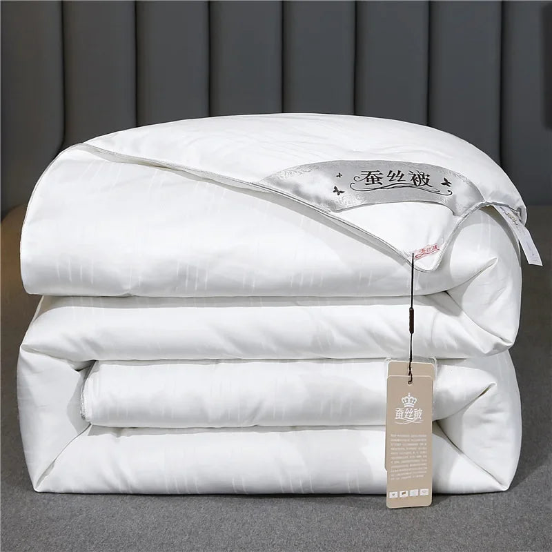 Couette en soie adaptée aux peaux sensibles BLANC