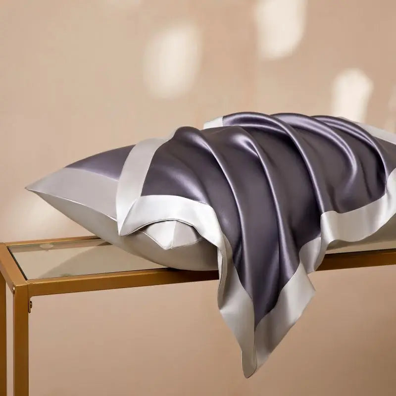 taie-soie-40momme-48x74-gris.jpg
Taie soie 40 Momme gris perle — finition élégante et naturelle