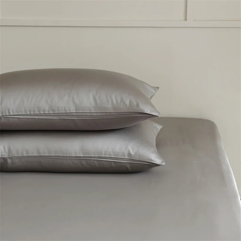 Offrez un sommeil de rêve avec cette taie d’oreiller en soie de mûrier.
Un choix élégant et utile pour un cadeau d’anniversaire, de Noël ou de mariage.
Convient aussi bien aux femmes qu’aux hommes. ESSENCE ET SOIE COULEUR GRIS