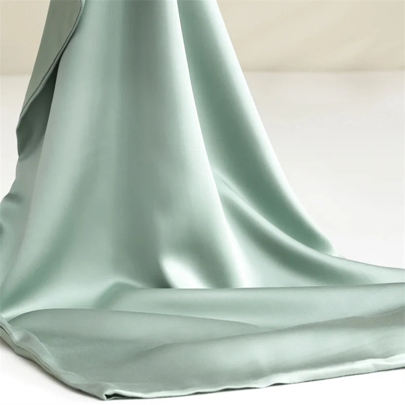 Adoptez la soie naturelle pour des nuits beauté !
Cette taie d’oreiller en soie de mûrier lisse la peau, réduit les rides et élimine les frisottis.
Un must-have luxueux pour femme et homme. ESSENCE ET SOIE COULEUR VERT 