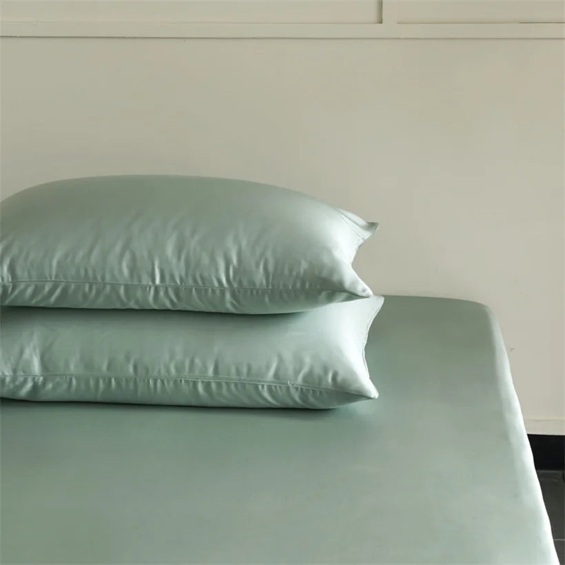 Offrez un sommeil de rêve avec cette taie d’oreiller en soie de mûrier.
Un choix élégant et utile pour un cadeau d’anniversaire, de Noël ou de mariage.
Convient aussi bien aux femmes qu’aux hommes. ESSENCE ET SOIE COULEU VERT EAU