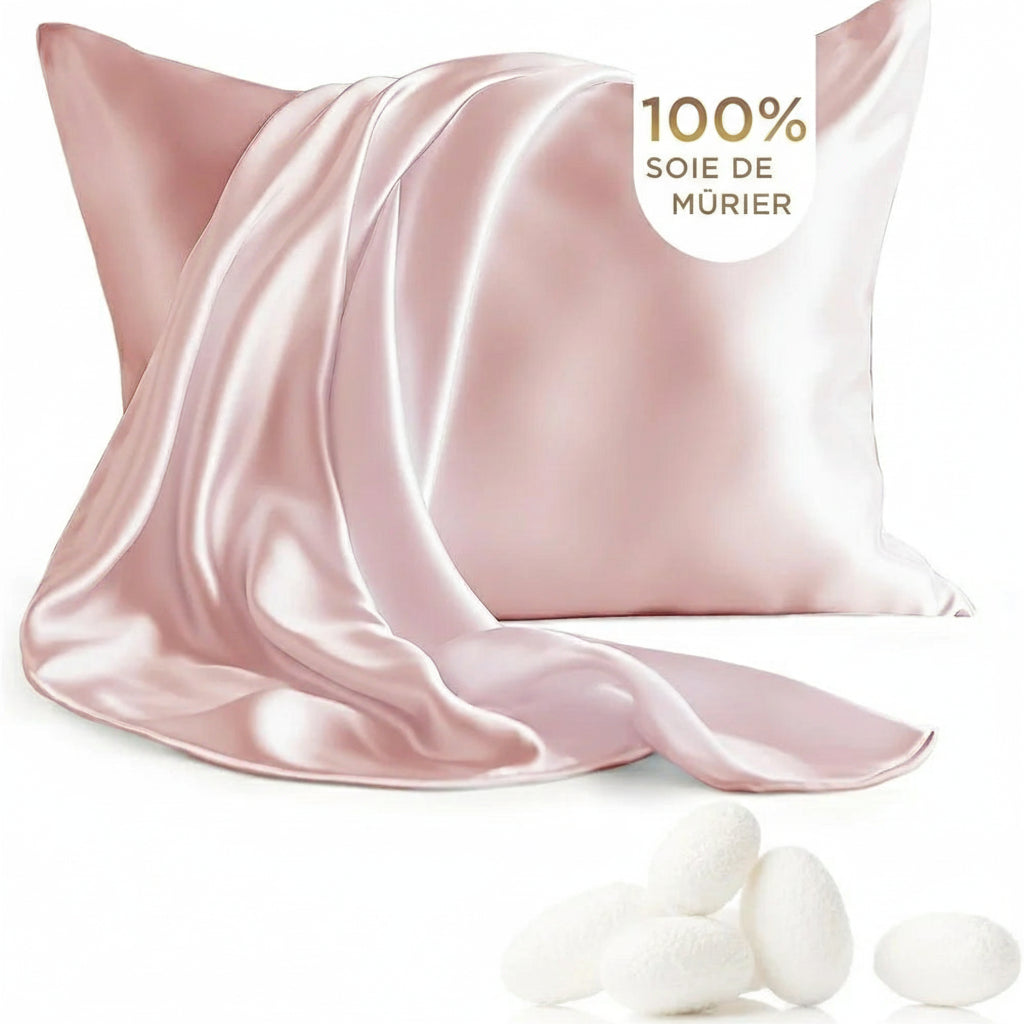 💤 Taie d’Oreiller 100 % Soie de Mûrier – 19 Momme
✨ Description

Offrez à votre peau et vos cheveux le luxe absolu avec notre taie d’oreiller en pure soie de mûrier 19 momme, douce, respirante et naturellement hypoallergénique.
Son tissage double face d’une qualité supérieure apporte un confort incomparable et un éclat raffiné à votre literie.
La fermeture éclair invisible garantit une finition élégante et un maintien parfait de l’oreiller, tout en préservant la texture délicate de la soie.

🌿 Caractérist