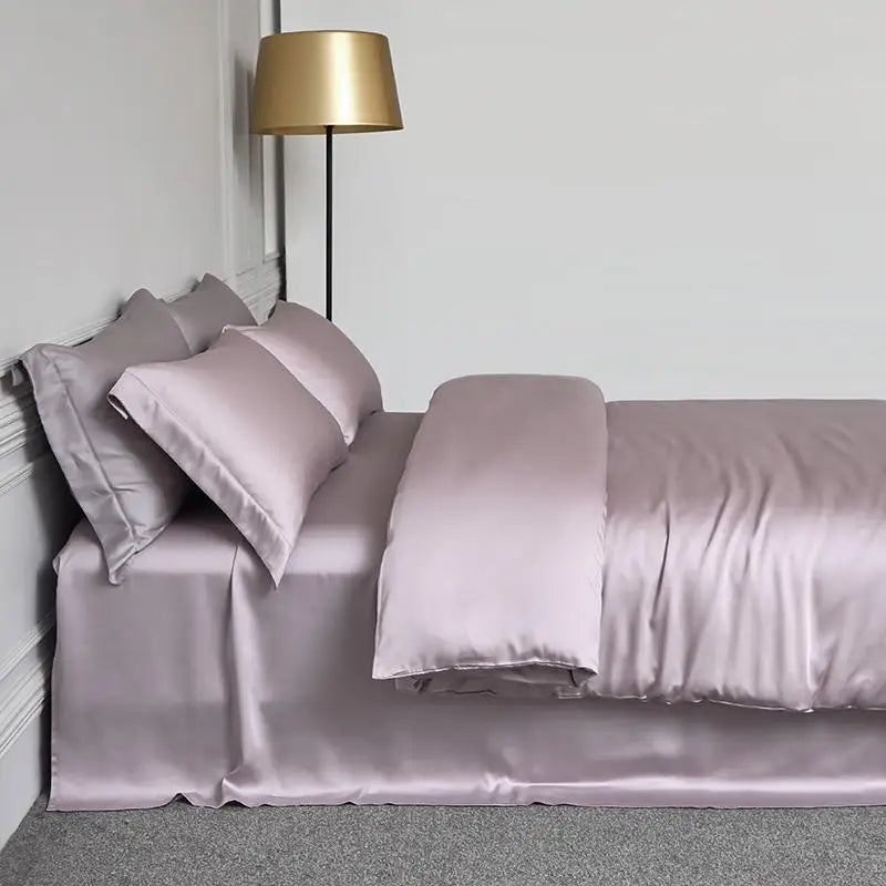 Literie en soie favorisant le sommeil profond rose
