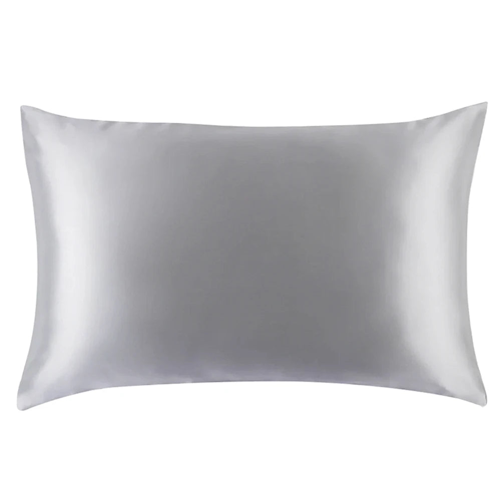 Zoom sur la texture fine et brillante de la soie 22 mommes, un choix haut de gamme pour une douceur incomparable.