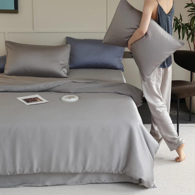 Toucher soyeux et fluide de la literie en soie naturelle gris